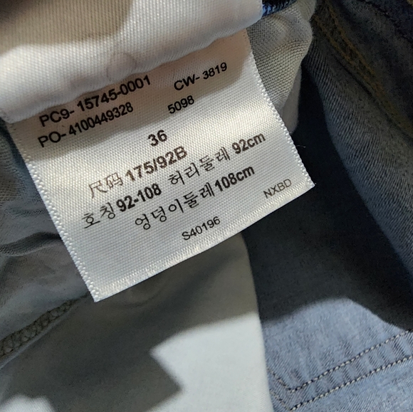 Levi Distressed Denim Shorts - Picture 3 of 5